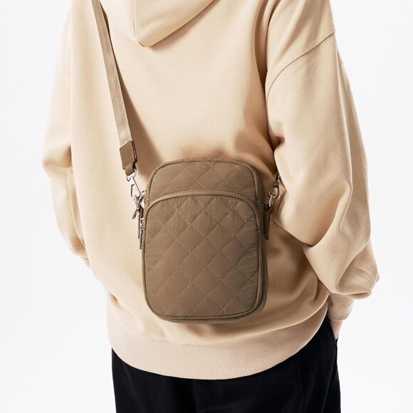 Elegant Quilted Crossbody Bag - Lightweight Women's Purse with Magnetic Closure - Picture 3 of 8